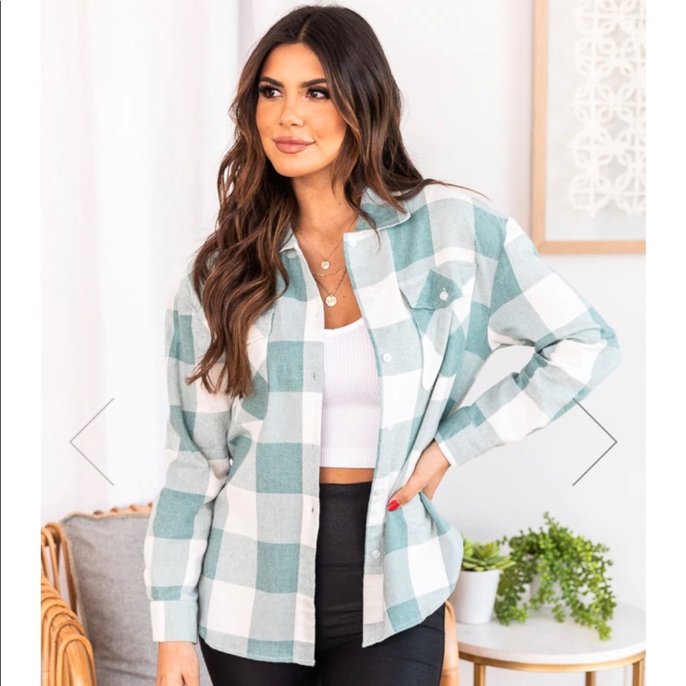 Pink Lily’s new arrival sage buffalo plaid blouse. Never worn out of my house.